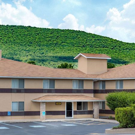 Hotel Super 8 By Wyndham Burnham/Lewistown Exterior foto